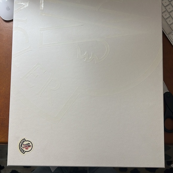 Moncler w short wedge boot size 40.5.
Worn twice. In amazing shape - Picture 12 of 13